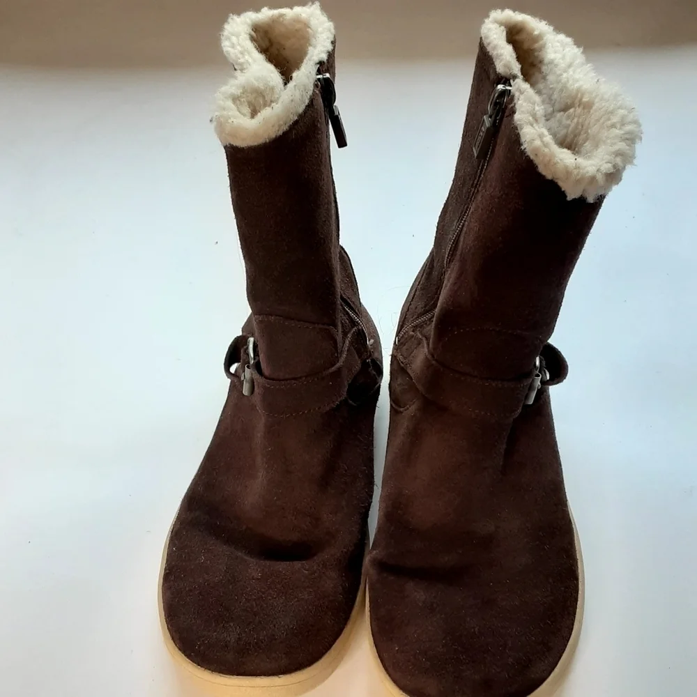 Ugg double buckel boots sz 5
